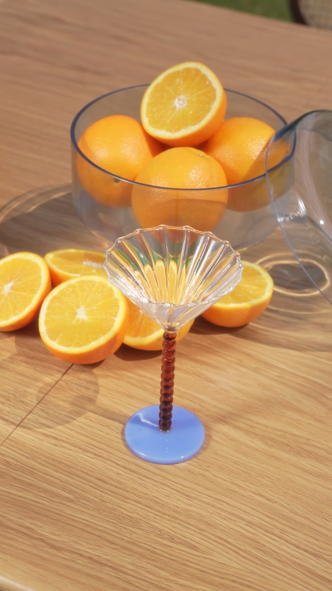 Načíst video: Stůl Dani