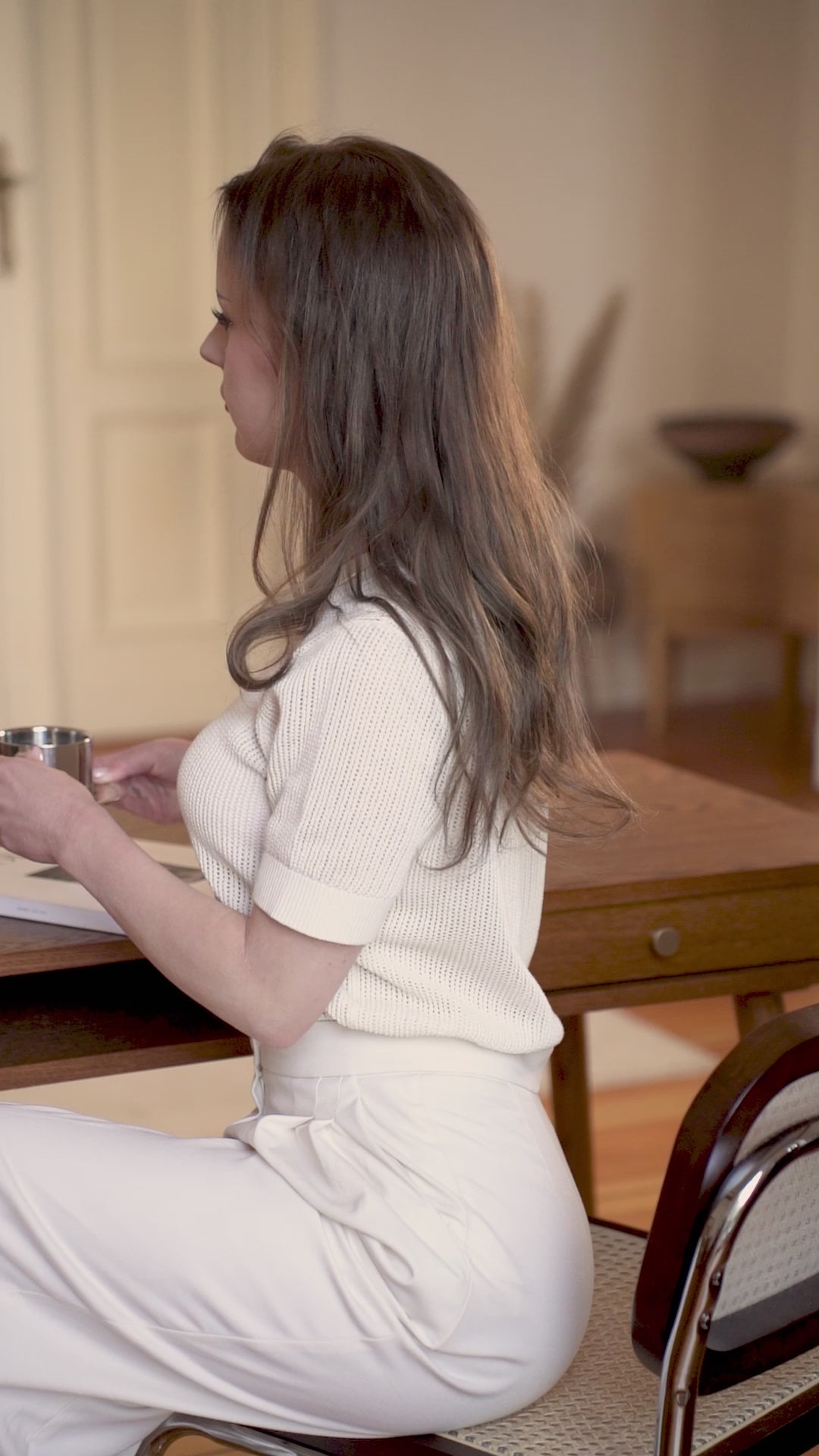 Načíst video: Psací stůl BAR